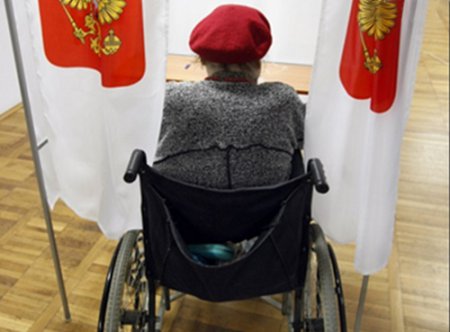 Малодоступные выборы. В Коряжме прошел эксперимент по доступности избирательных участков для инвалидов (ВИДЕО)