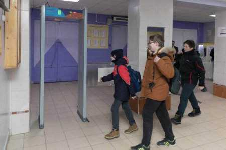В школах Архангельска усиливают службу безопасности