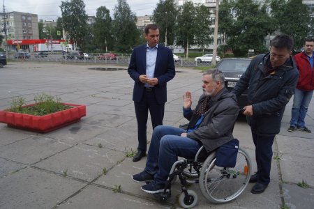 Как Цыбульский, Черток и инвалидная коляска по Архангельску гуляли