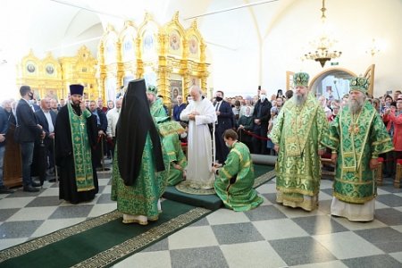 Архангельский митрополит Корнилий сослужил патриарху Кириллу за литургией на Соловках
