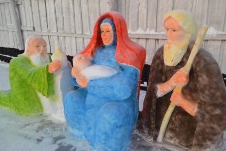В новогодние праздники заключенные Архангельской области лепили. Из снега