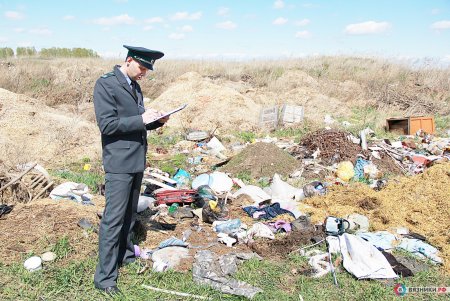 Предприятие Вельского района оштрафовали за свалку мусора пахотных землях