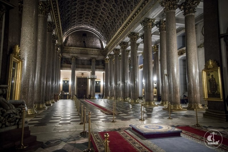 Почему закрыли церкви. Храм Митры в Лондоне.