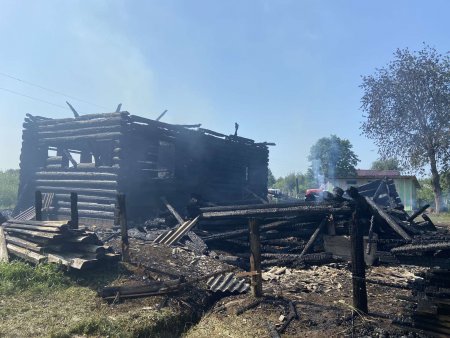 В Вельском районе в огне пожара погибли отец и сын