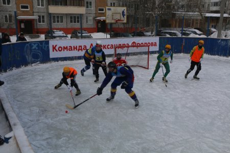 В Архангельске прошел хоккейный турнир под попечительством депутата Фролова