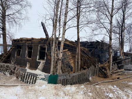 Житель Архангельска погиб во время пожара в деревянном доме