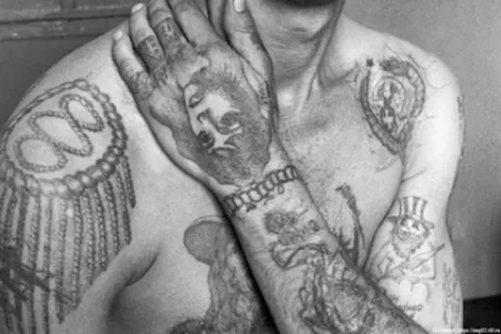 Житель Коряжмы получил условный срок за татуировку