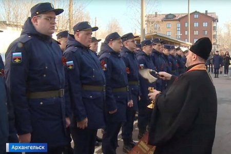 Архангельский священник благословил призывников на службу Родине