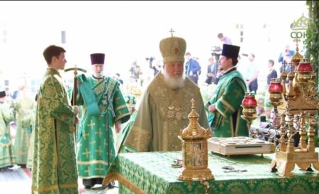 Митрополит Корнилий сослужил Патриарху Кириллу в Троицко-Сергиевой лавре