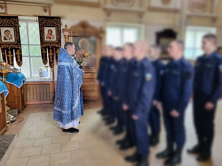 Солдаты-зенитчики помолились в Никольском храме Северодвинска