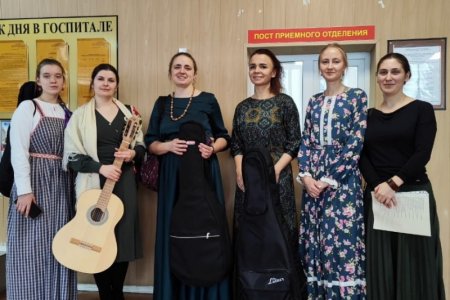 Певчие собора города Мирного дали концерт в военном госпитале