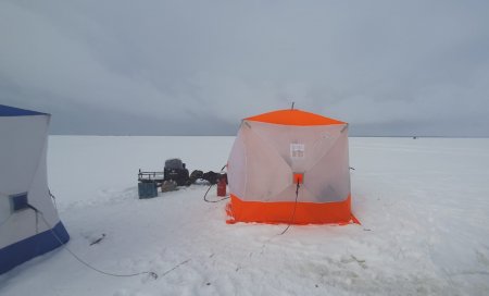Беспечный рыбак из Северодвинска угорел в палатке на льду Унской губы