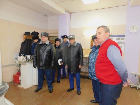 Прокурор Николай Хлустиков нашел огрехи в работе колонии №7