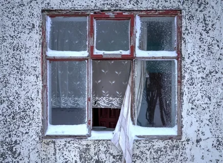 В Северодвинске выясняют причины падения подростка с 3-го этажа