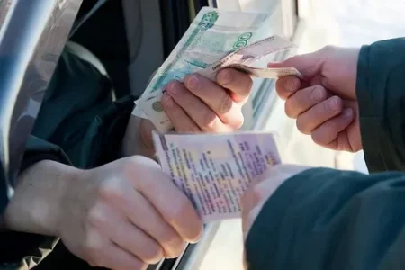 Инспекторы ГИБДД из Коряжмы поплатились за любовь к легким деньгам