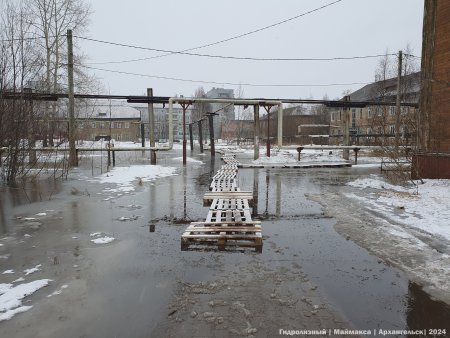Талые воды затопили поселок Гидролизного завода