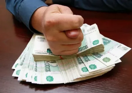 Директор ресурсной компании из Устьян покусился на зарплату сотрудников