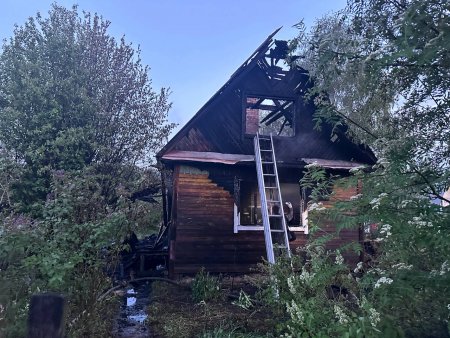 На пепелище дачного домика под Котласом найдено тело мужчины
