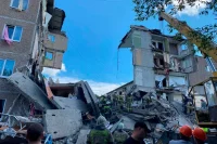 На разборе завалов разрушенного дома в Нижнем Тагиле работают более 150 человек