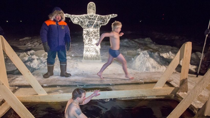 Только 15% архангелогородцев рискнут окунуться в прорубь на Крещение